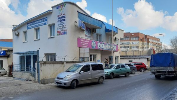 Торгово-офисный комплекс на ул. Астраханская, 100