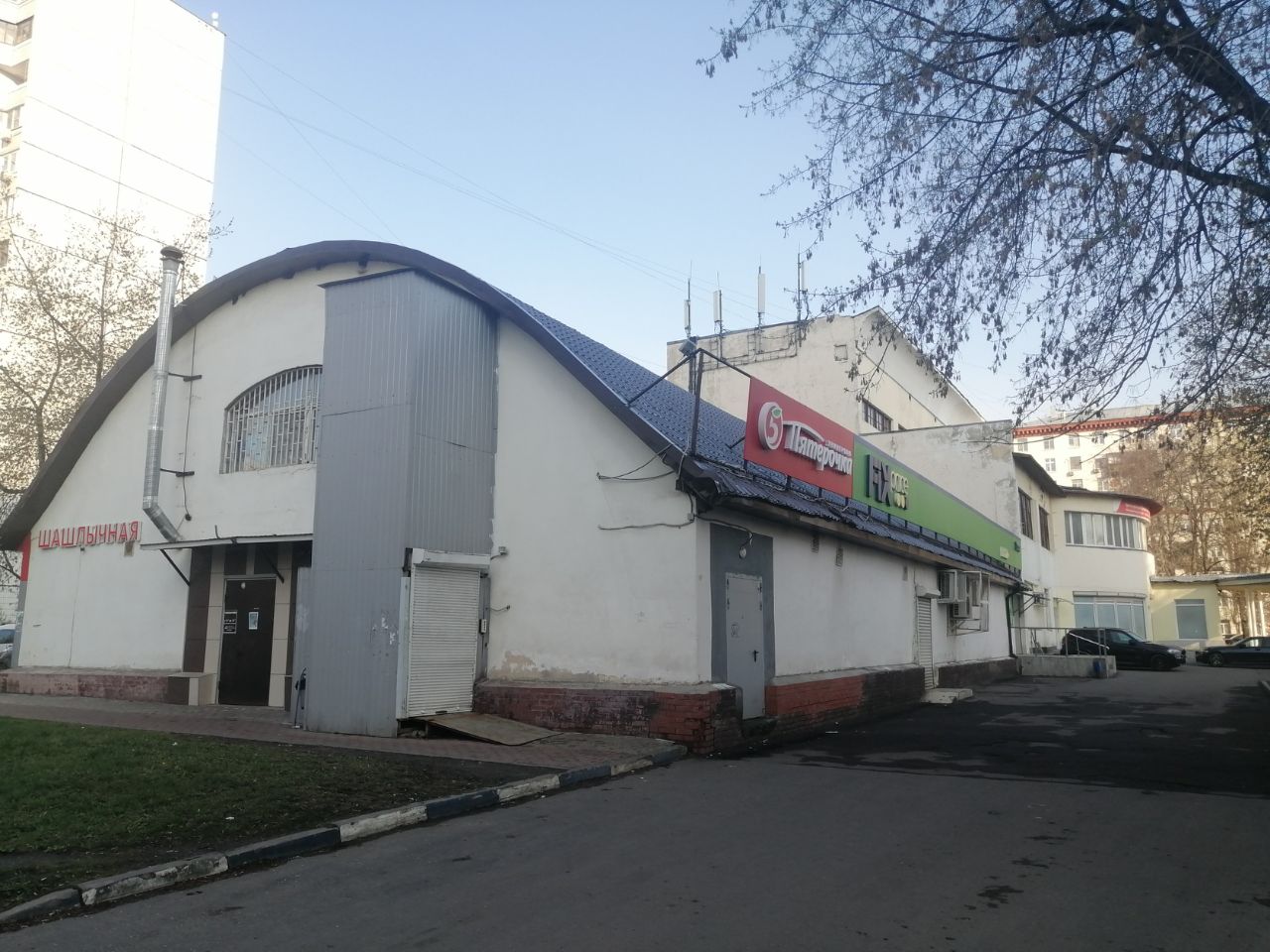 Торговом центре на проспекте Будённого, 32