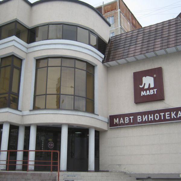 Торгово-офисный комплекс на проспекте Октября, 72