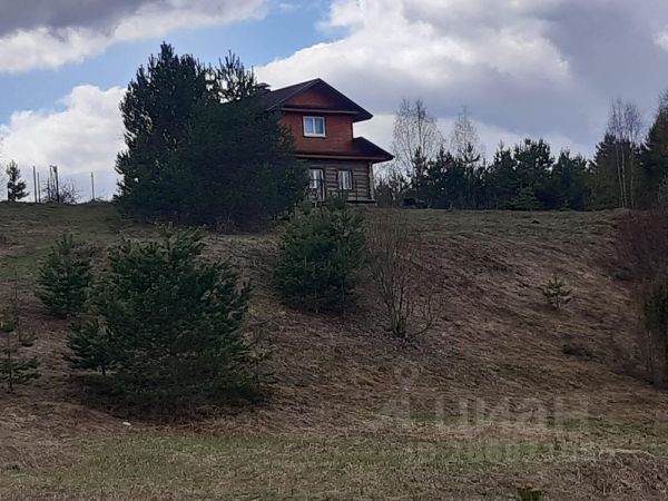 С крыши соседа течет вода на мой участок что делать