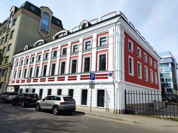 Отдельно стоящее здание на ул. Летниковская, 8с1
