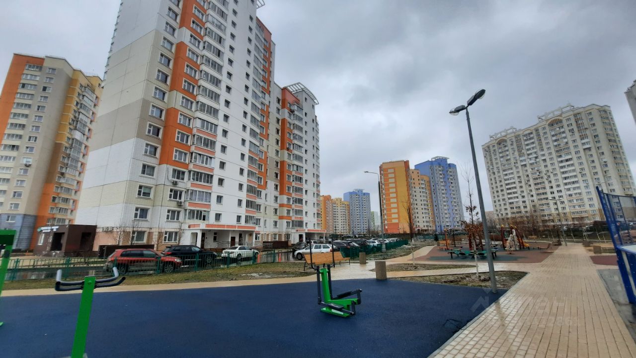 Продаю двухкомнатную квартиру 60м² ул. Александры Монаховой, 103 ...