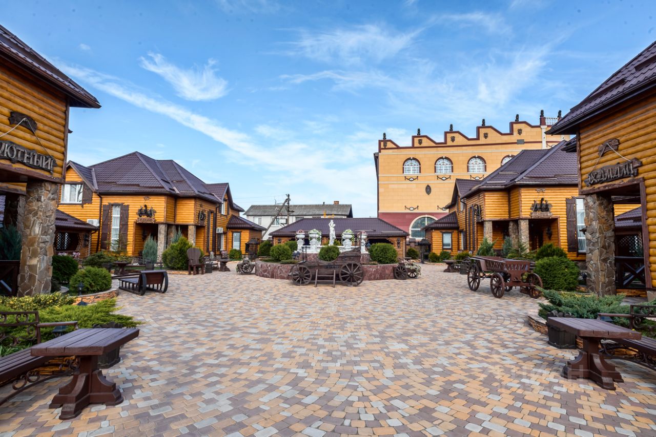 Старый город снять дом. Гостиный дом брянск коттеджи. Сосновый бор белгород база. Дом у озера алабушево. Отель гостиный двор брянск.