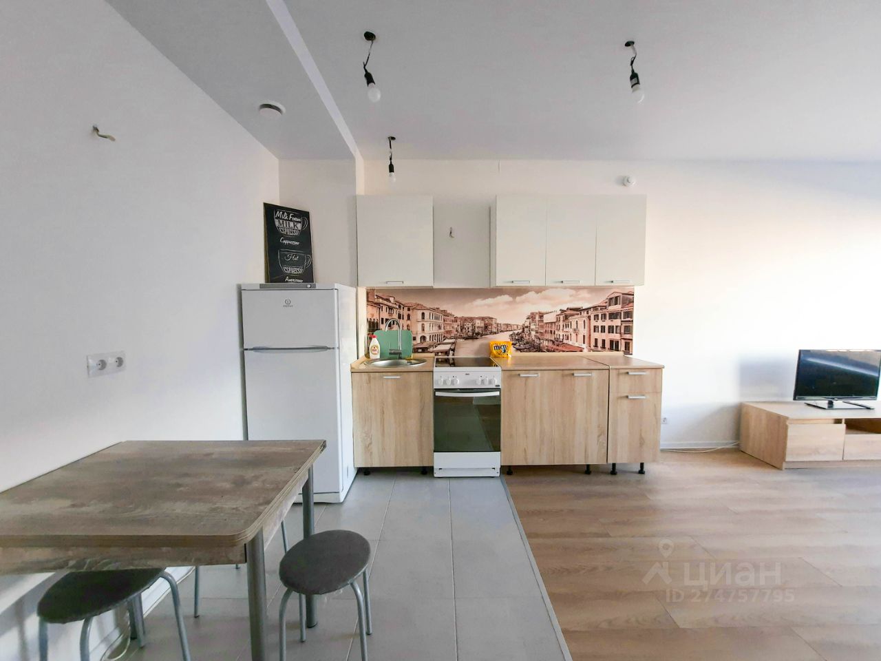 Сдам трехкомнатную квартиру 80м² ул. Крымская, 3, Московская область ...