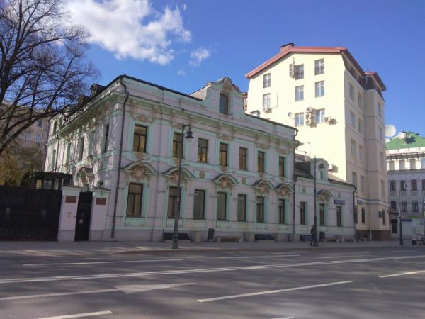 Административное здание на ул. Остоженка, 24