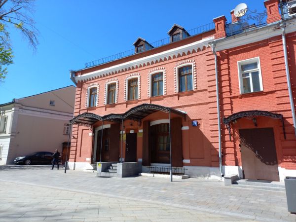 Административное здание на ул. Школьная, 35