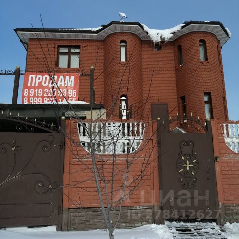 Аквапарк дома и бассейн в снегу