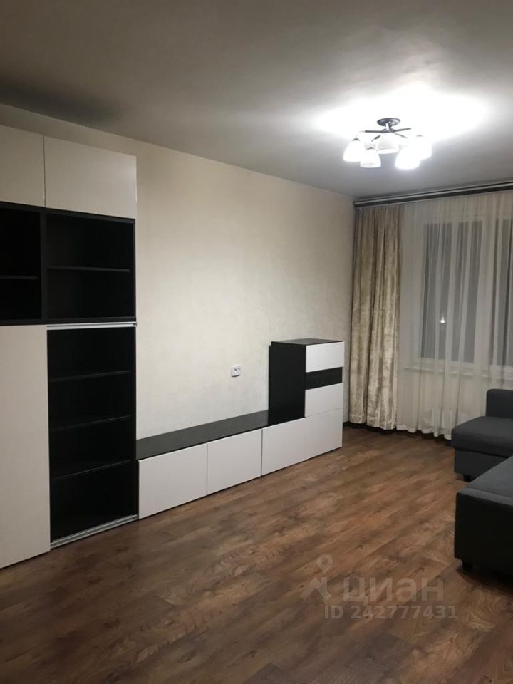 Аренда однокомнатной квартиры 33м² Днепропетровская ул., 39, Москва, ЮАО, р-н Чертаново Центральное м. Пражская - база ЦИАН, объявление 242777431
