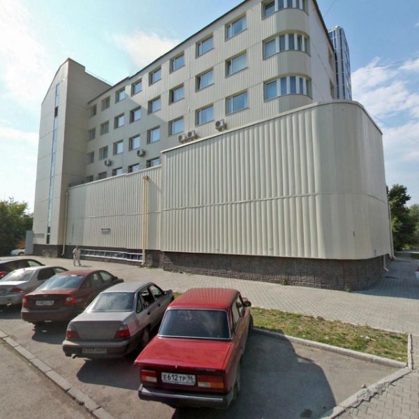 Бизнес-центр на ул. Бажова 174