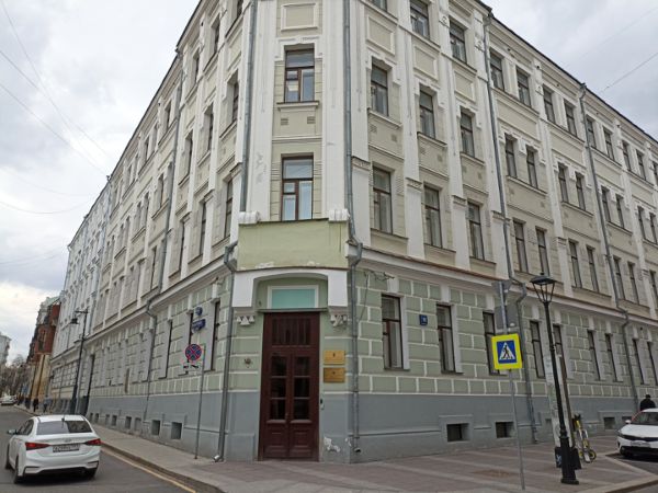 Административное здание на ул. Жуковского, 16