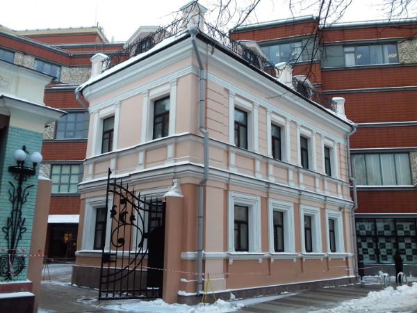 Офисное здание в Среднем Овчинниковском пер., 8с2