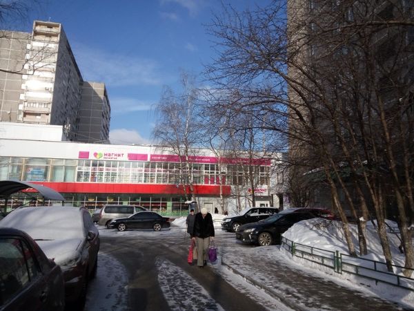 Торговый центр на ул. Генерала Тюленева, 25А