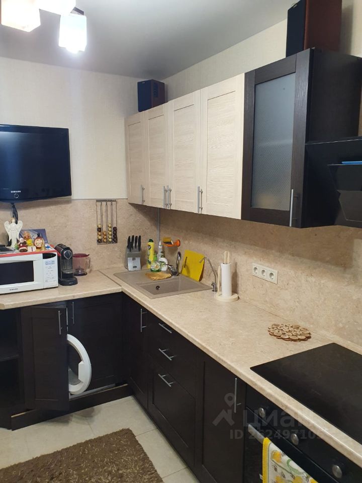 Фото квартиры. 3. Авиаторов дом 22 кв 369. Трешка рублей. Квартира на чикина.