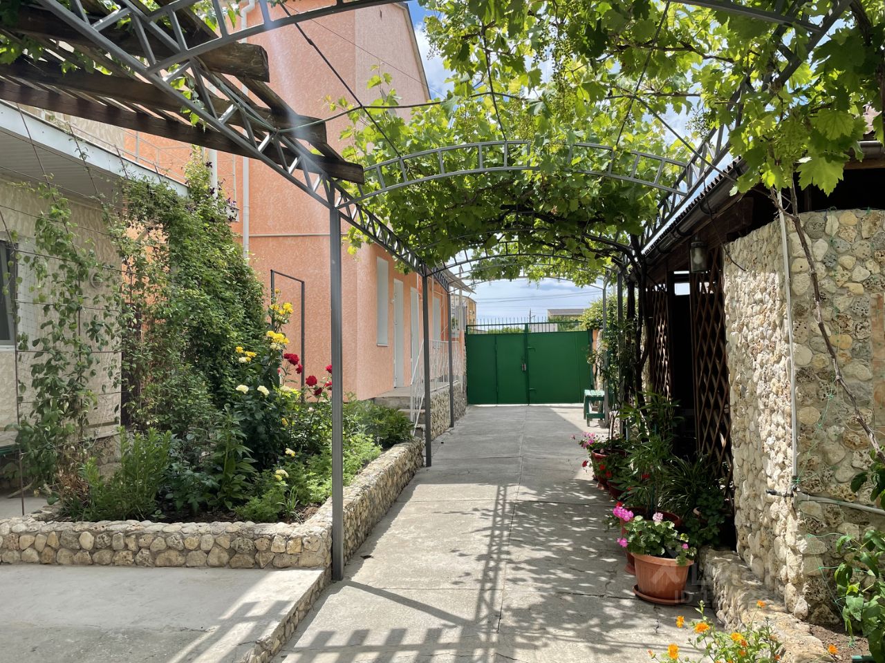 евпатория ул санаторская. евпатория жилье у моря недорого. евпатория жилье у моря недорого. евпатория ул революции 9. крым евпатория штормовое частный сектор.