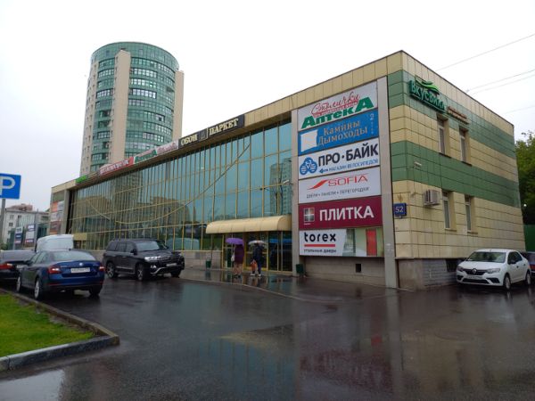 Торговый центр на проспекте Маршала Жукова, 52