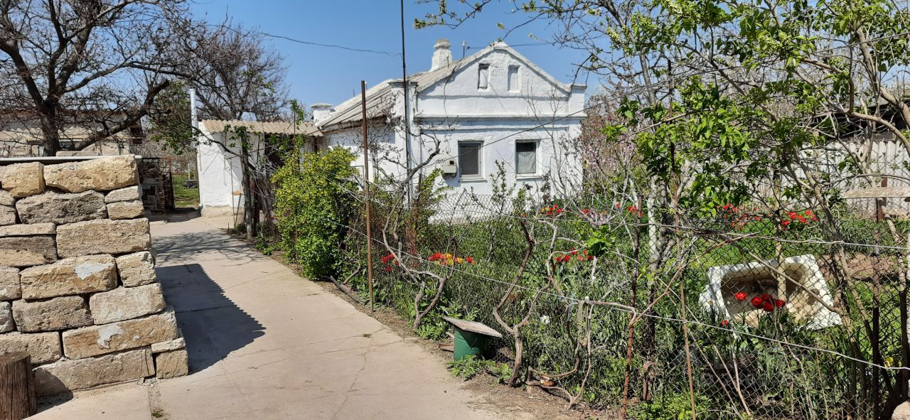 Крым улицы. Пгт Советский Крым. Поселок Ленино Крым.