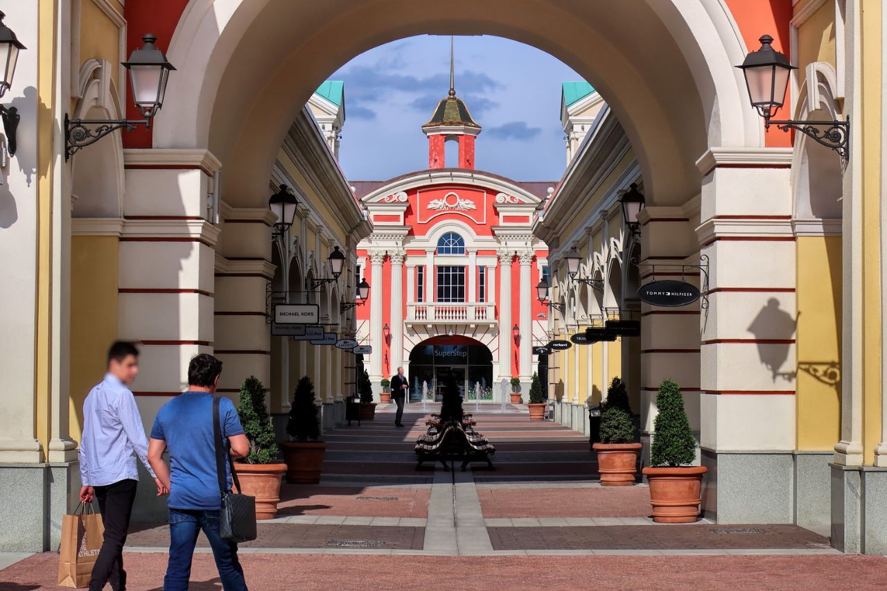 ТЦ Outlet Village Пулково (Аутлет Виладж Пулково) – аренда и продажа  торговых помещений в Торговом центре Outlet Village Пулково (Аутлет Виладж  Пулково), Санкт-Петербург, Пулковское ш., 54В – Коммерческая недвижимость  ЦИАН