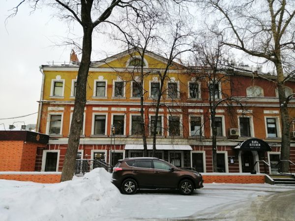 Отдельно стоящее здание в Большом Черкасском пер., 4с2