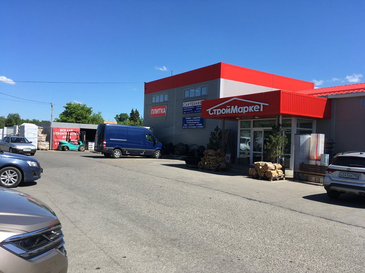 Торговом центре в деревне Родионовка, 36А