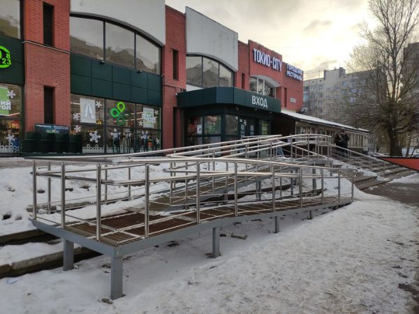 Энгельса 133. Перекресток на Энгельса 133. Просвещения 133 перекресток. ТЦ рядом с метро Выборгская Санкт-Петербург. Метро проспект Просвещения Энгельса 133 центр мрт.