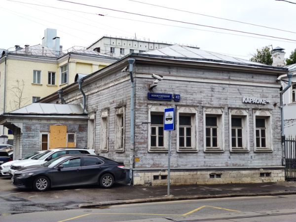Отдельно стоящее здание на ул. Новокузнецкая, 42с1