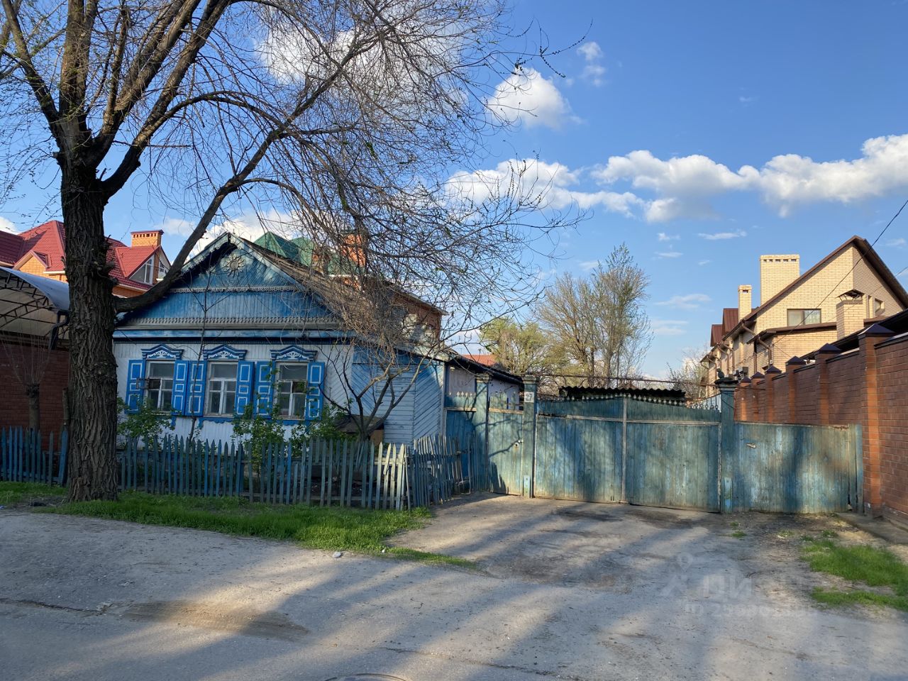 Милана с элисты. Элиста 75 guest house. Уютный дом элиста. Мебель элиста. Колонны золото арт деко.