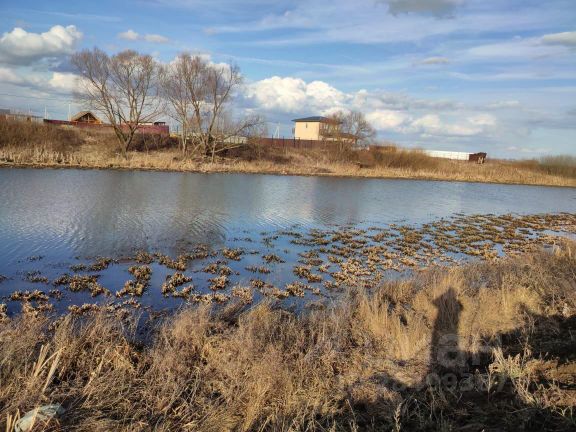 На каком берегу реки быстрой находится колодец