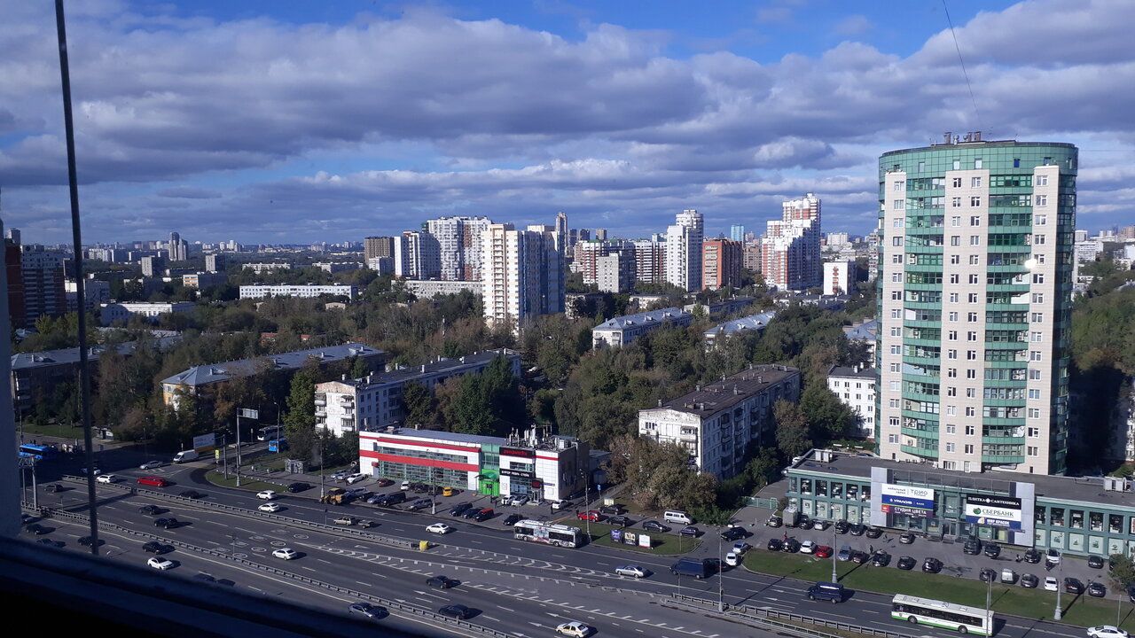 Торговом центре на проспекте Маршала Жукова, 60