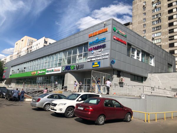 Торговый центр на ул. Дубнинская, 36