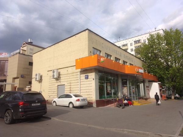 Торговый центр на ул. Юных Ленинцев, 117к1