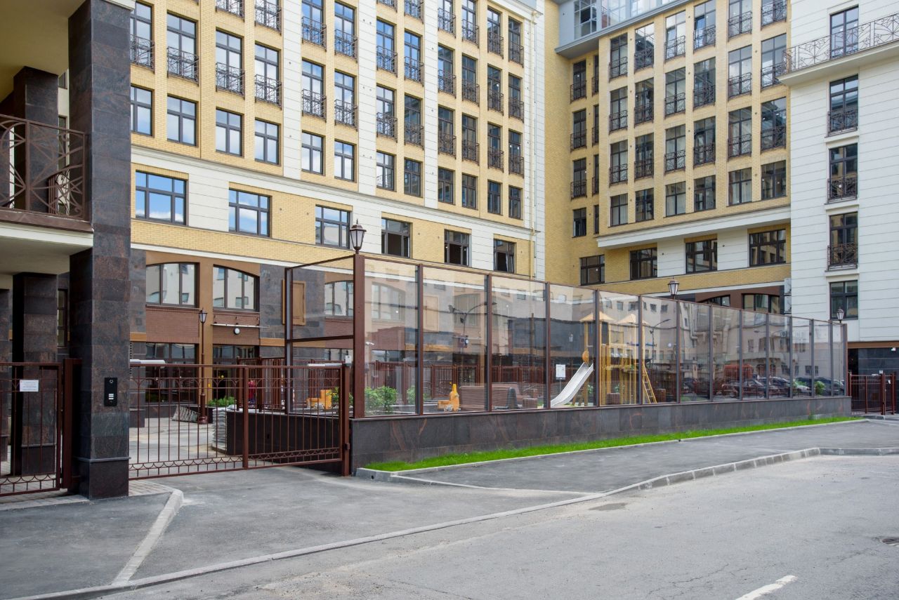 фото ЖК Биография