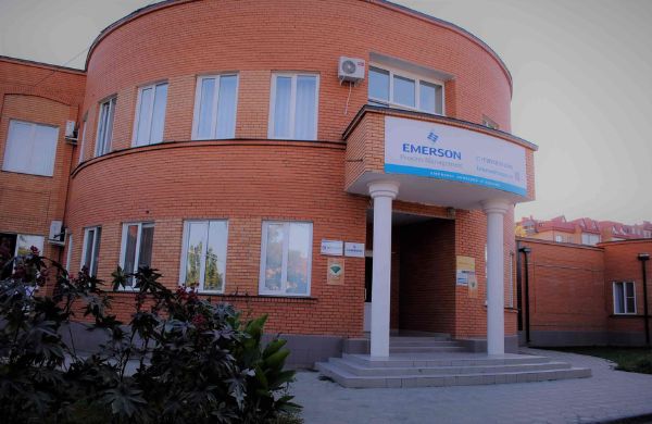 Отдельно стоящее здание на проспекте Губернатора Анатолия Гужвина, 12