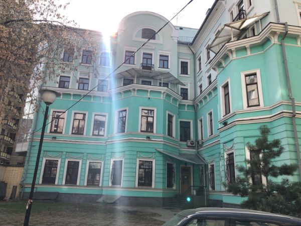 Отдельно стоящее здание на ул. Спиридоновка, 20с2