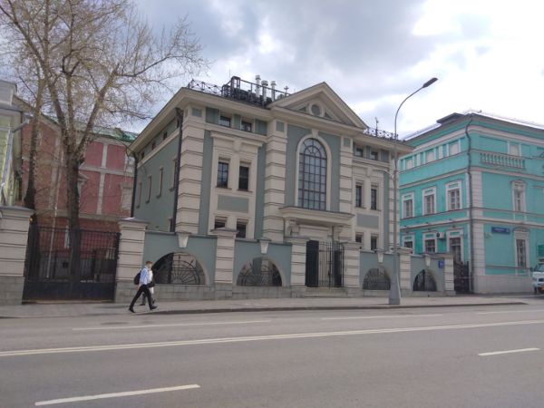 Отдельно стоящее здание на ул. Волхонка, 11А