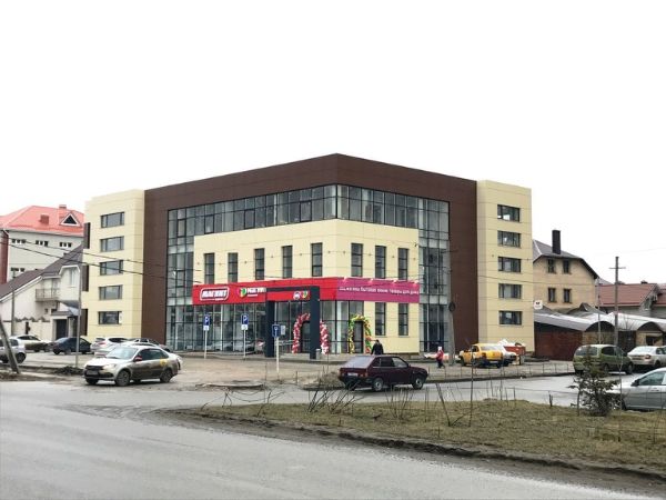 Торговый центр на ул. Рогожникова, 90
