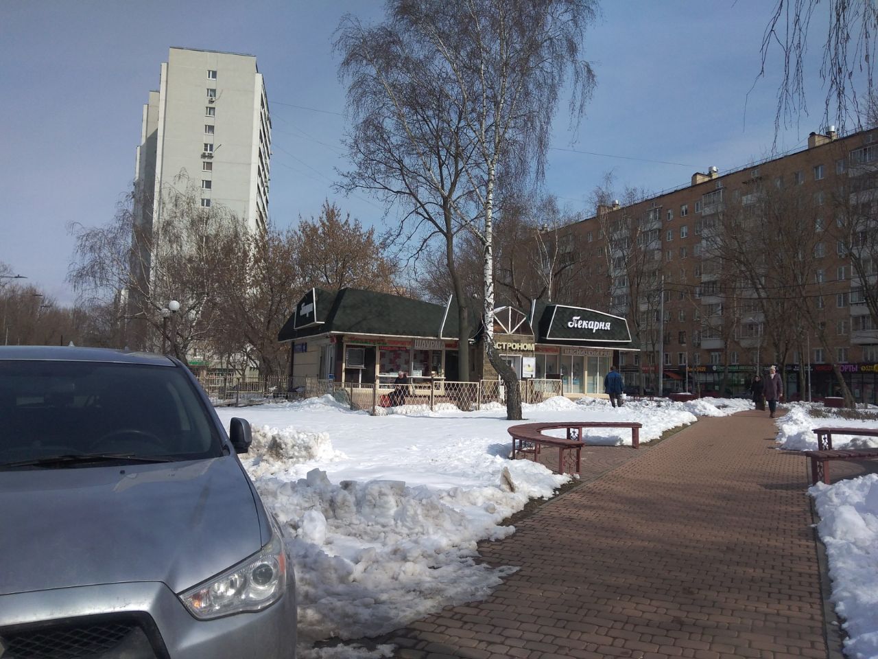 Торговом центре на проспекте Андропова, 19А