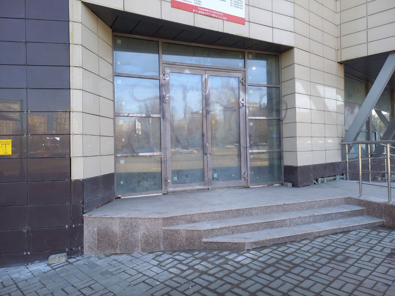 Торговом центре на Кутузовском проспекте, 1Б