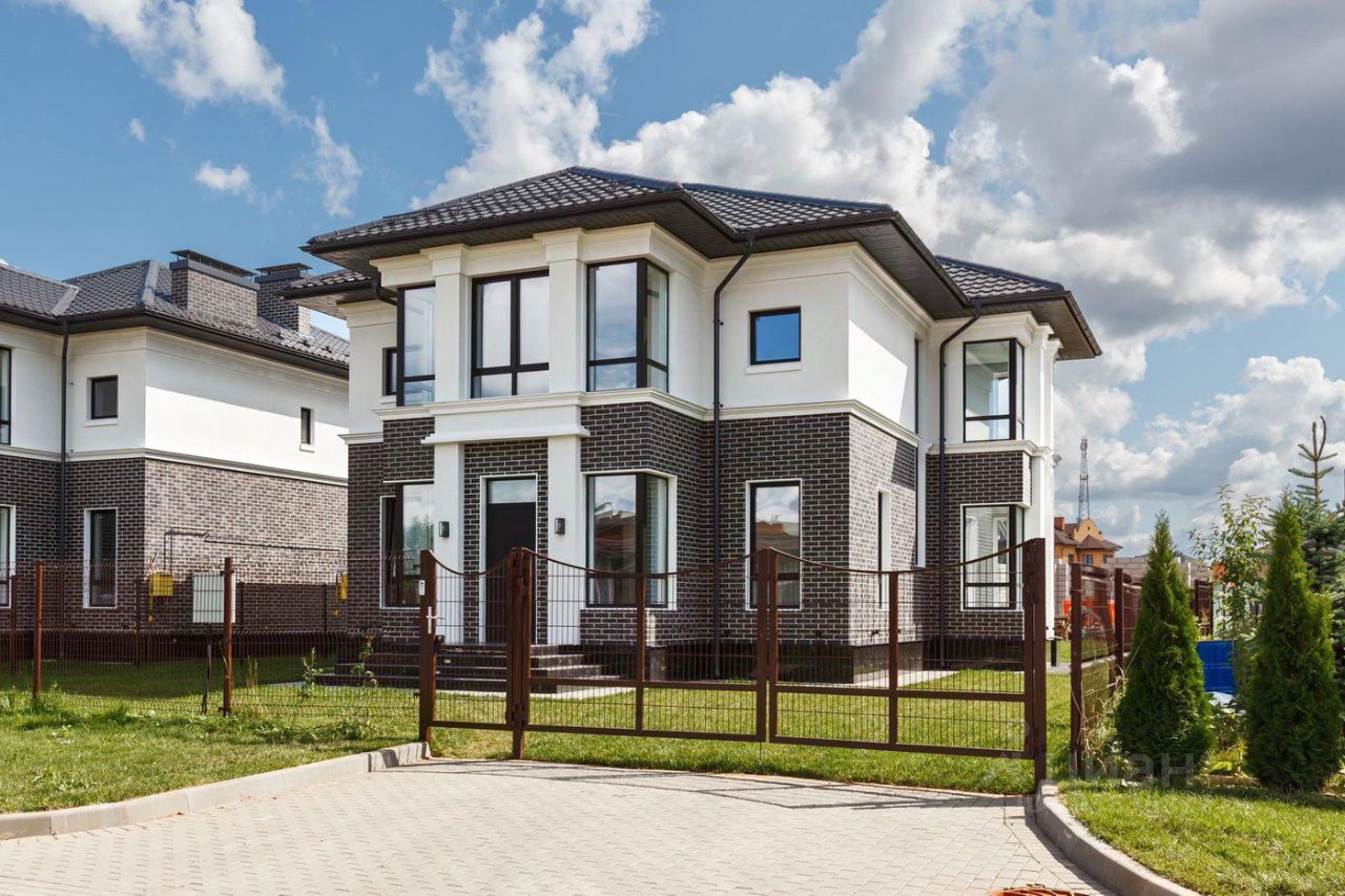 поселок бенилюкс новая рига. Riga family коттеджный поселок. элитный поселок новорижское шоссе. новорижский коттеджный поселок. дом кп новорижский.