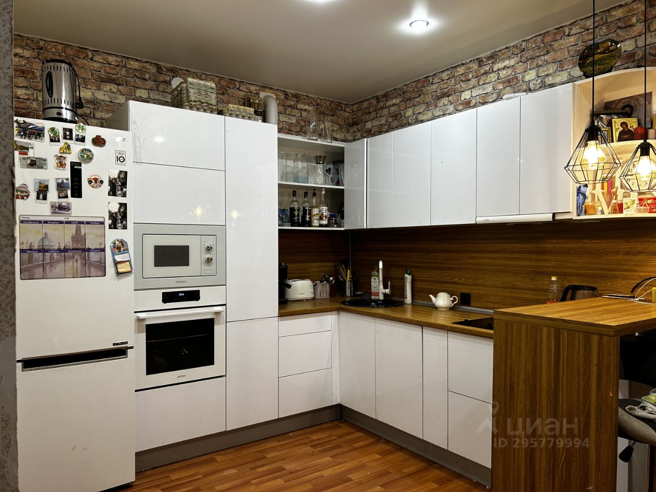 Продажа трехкомнатной квартиры 93м² просп. Ленина, 56, Кириши ...