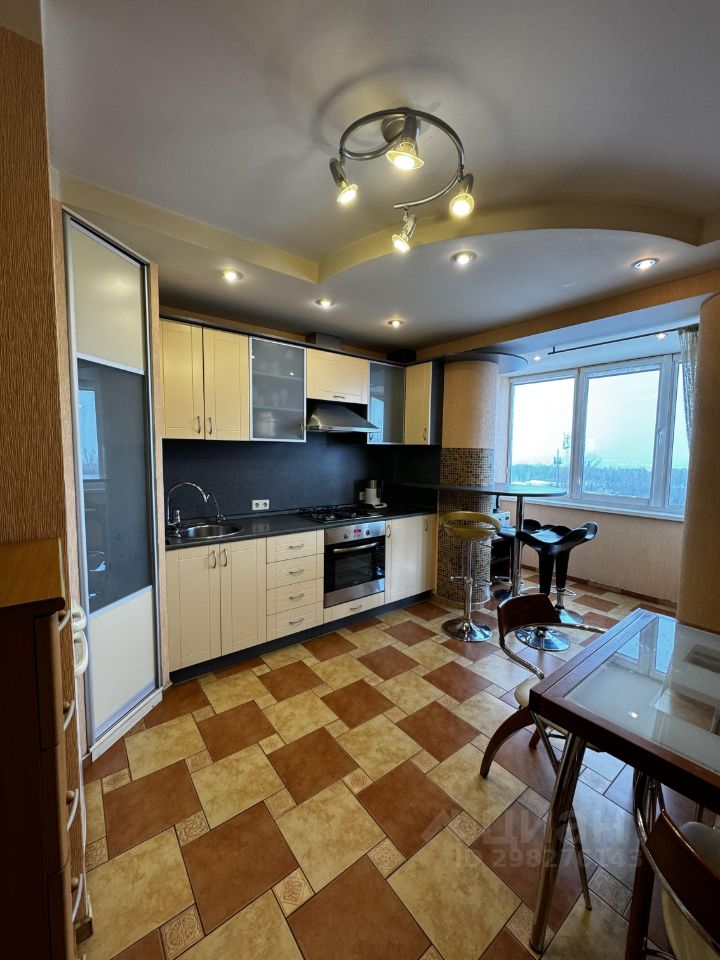 Снять трехкомнатную квартиру 80м² просп. Гагарина, 103А, Нижний ...