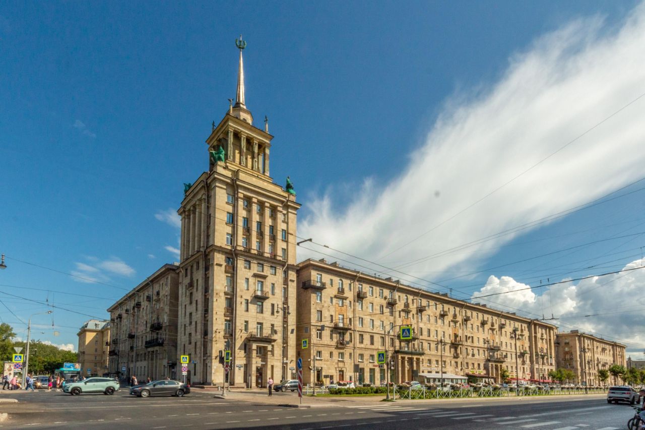 Бассейная 41 санкт петербург. Дом со шпилем на Московском проспекте. Сталинский Ампир Московский проспект. Московский проспект 190. Дом со шпилем парк Победы Санкт-Петербург.