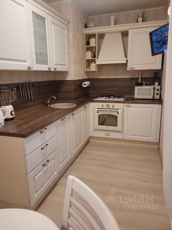 Продаю трехкомнатную квартиру 63м² Малая Балканская ул., 38, Санкт ...