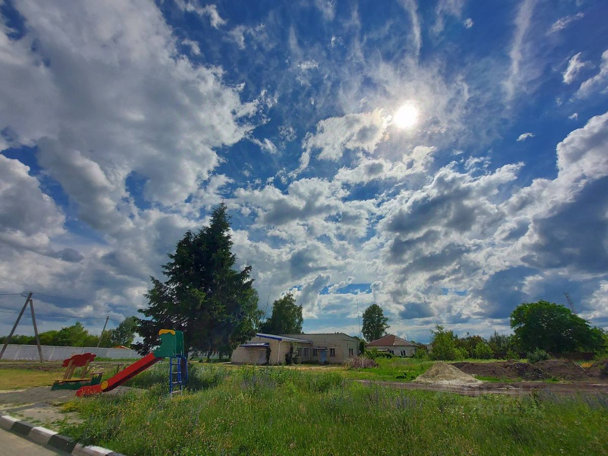 Поселок яковлево белгородская. Музей мичурина мичуринск питомник. Братская могила воинов, погибших в 1943 г. Яковлево белгородская область. Дом культуры в смородино яковлевский район.