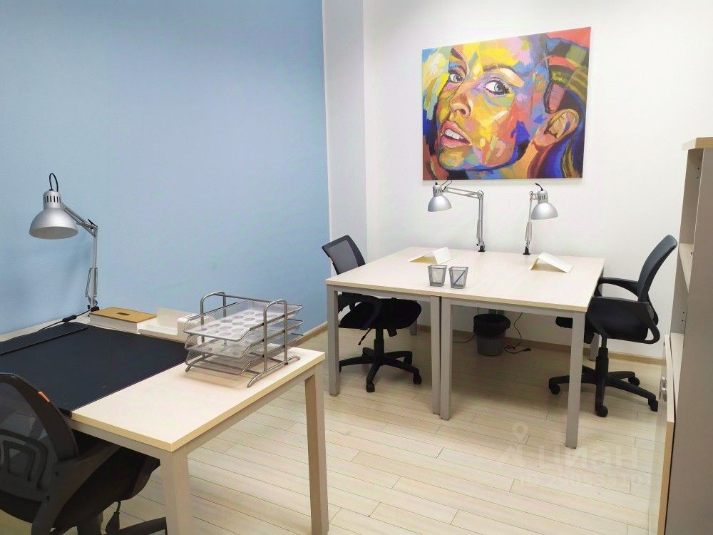 Тц семерочка владивосток жигура 26. Рабочая 3 5 москва. Рабочая 3 5 москва. Панельный дом владивосток. Мельникайте 87 тюмень.